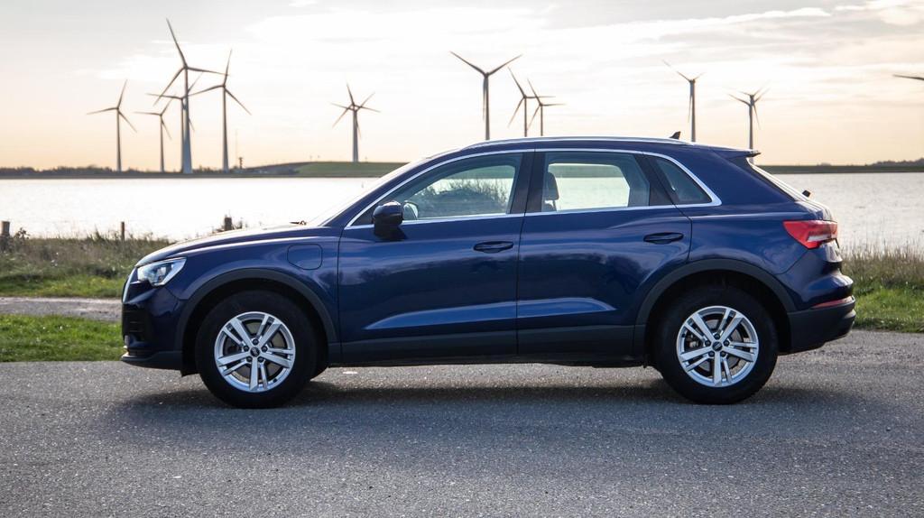 Audi Q3 45 TFSI e edition AUTOMAAT / PLUG IN HYBRID / STOELV, Gebruikt, Euro 6, Blauw, 1395 cc