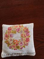 Diverse geurbuiltje met borduurwerk en verse lavendel, Ophalen of Verzenden, Nieuw, Handborduren, Overige typen