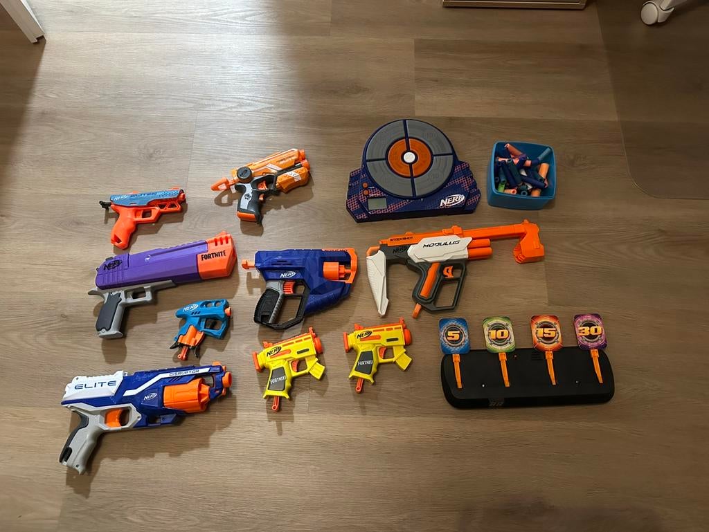 Verzameling Nerf incusief electrische target, Ophalen of Verzenden, Zo goed als nieuw