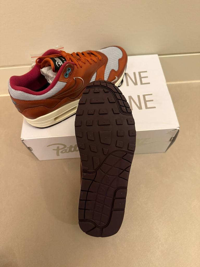 Nike Air Max 1 x Patta - Maat 43, Kleding | Heren, Schoenen, Ophalen of Verzenden, Nieuw, Bruin, Sneakers of Gympen