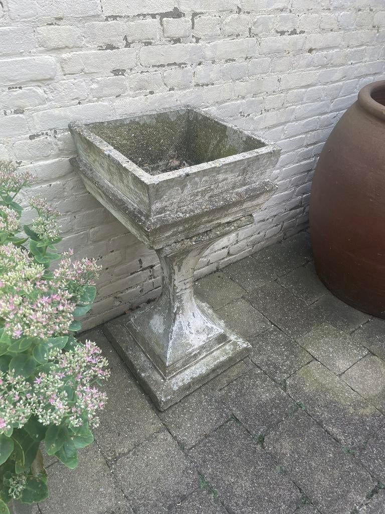 Betonnen bloembak met sokkel, Ophalen, Gebruikt, Vierkant, Beton