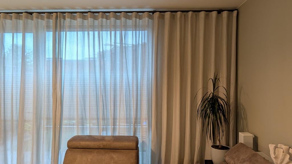 Luxe inbetween wave gordijn Kwantum Eloise taupe, Huis en Inrichting, Stoffering | Gordijnen en Lamellen, Ophalen