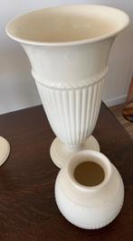 Te koop 2 Wedgwood Edmee vazen, Ophalen, Overige kleuren, Aardewerk of Porselein, Zo goed als nieuw