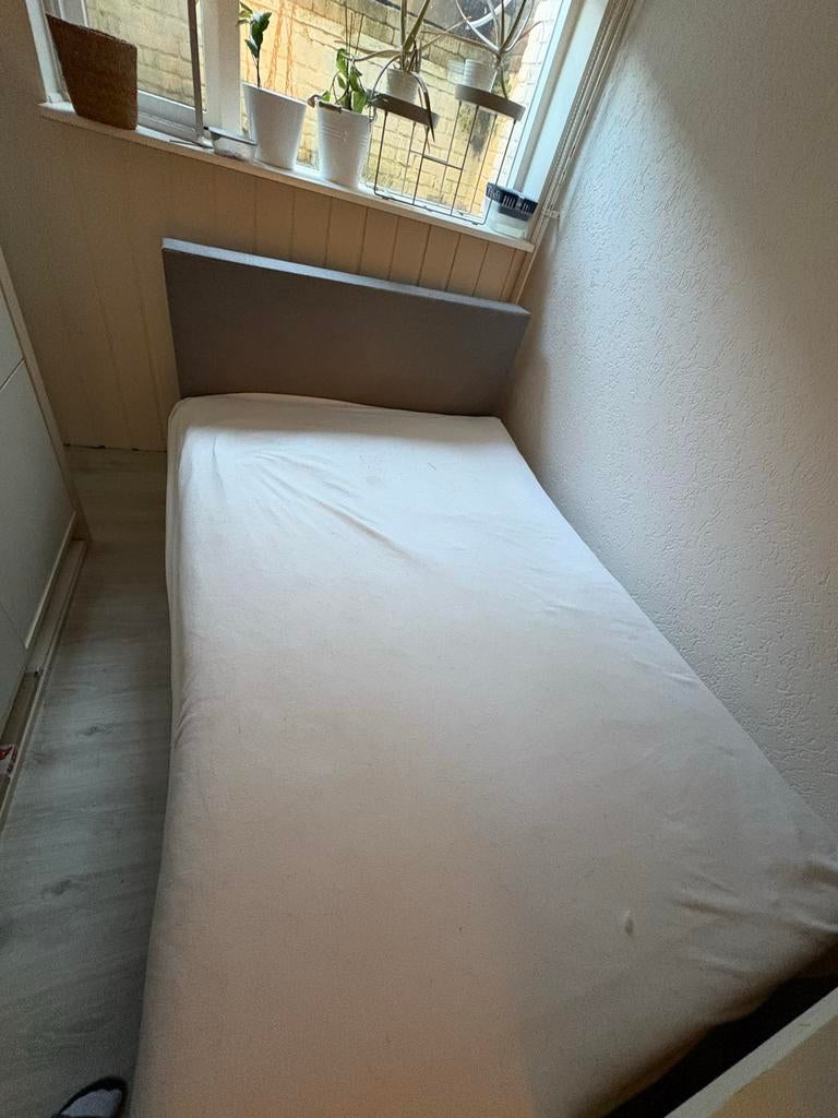 GRATIS Bed met hoofdbord en matras (140x200), Ophalen, Gebruikt, Eenpersoons, 140 cm