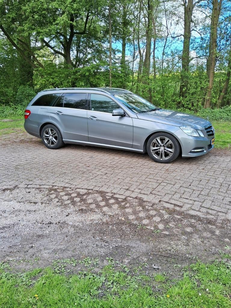 Mercedes-Benz E-Klasse  2.2 CDI E200 Estate AUT 2013 Grijs, Auto's, Mercedes-Benz, Automaat, Zwart, Leder en Stof, Stationwagon