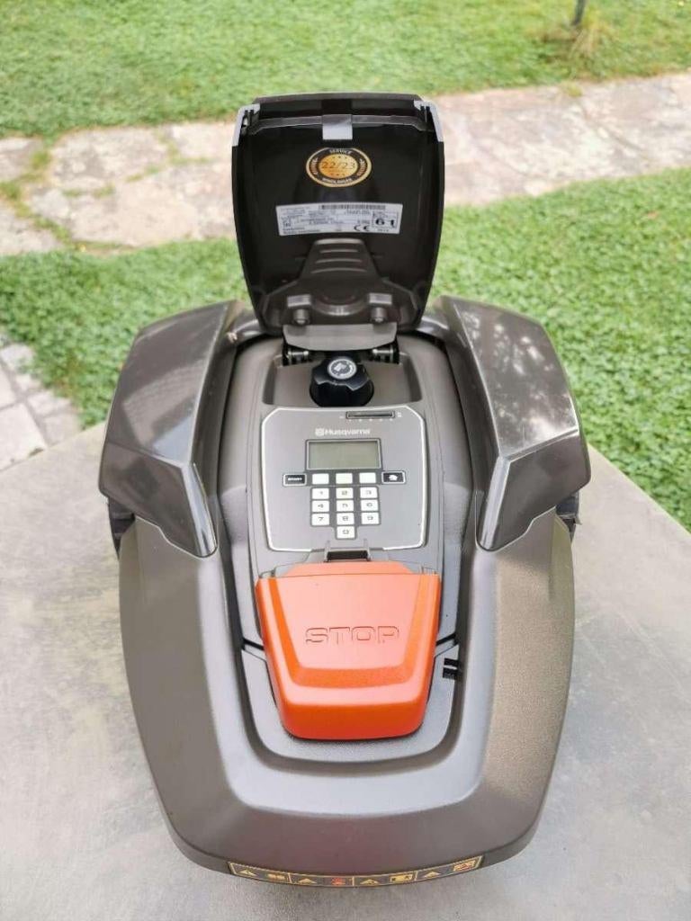 Husqvarna 305, Bestuurbaar via app, Ophalen of Verzenden, Zo goed als nieuw, 20 tot 25 cm