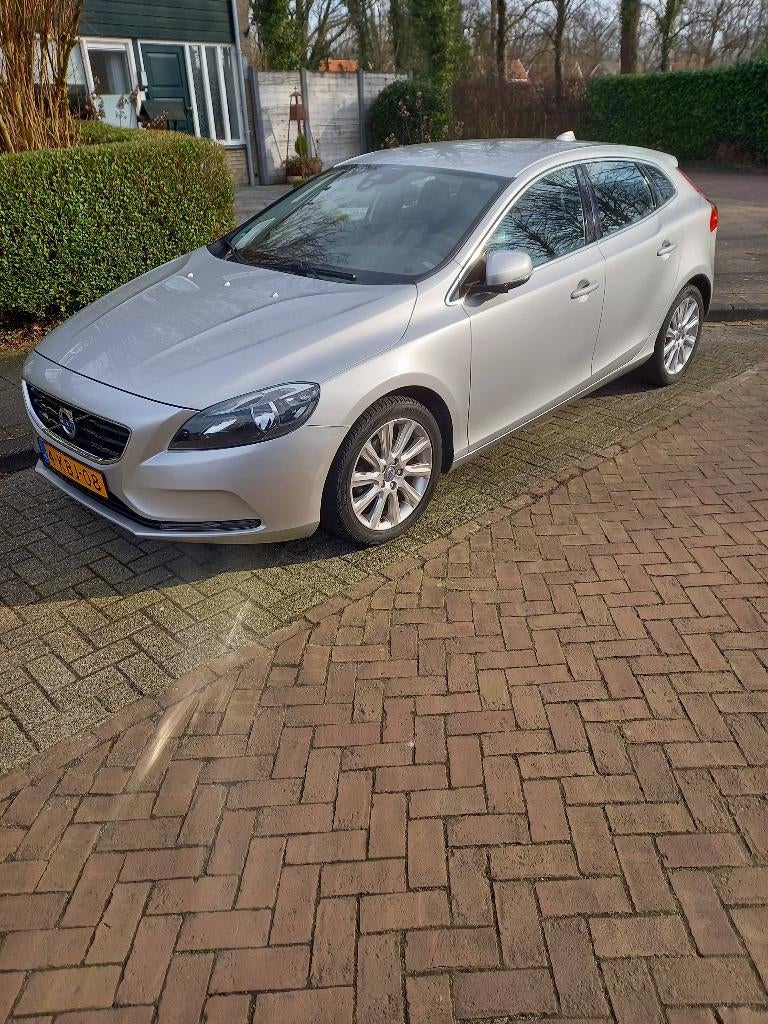 Volvo V40 1.6 D2 115PK 2013 Grijs nw staat, Auto's, Voorwielaandrijving, Zwart, 4 cilinders, 1257 kg