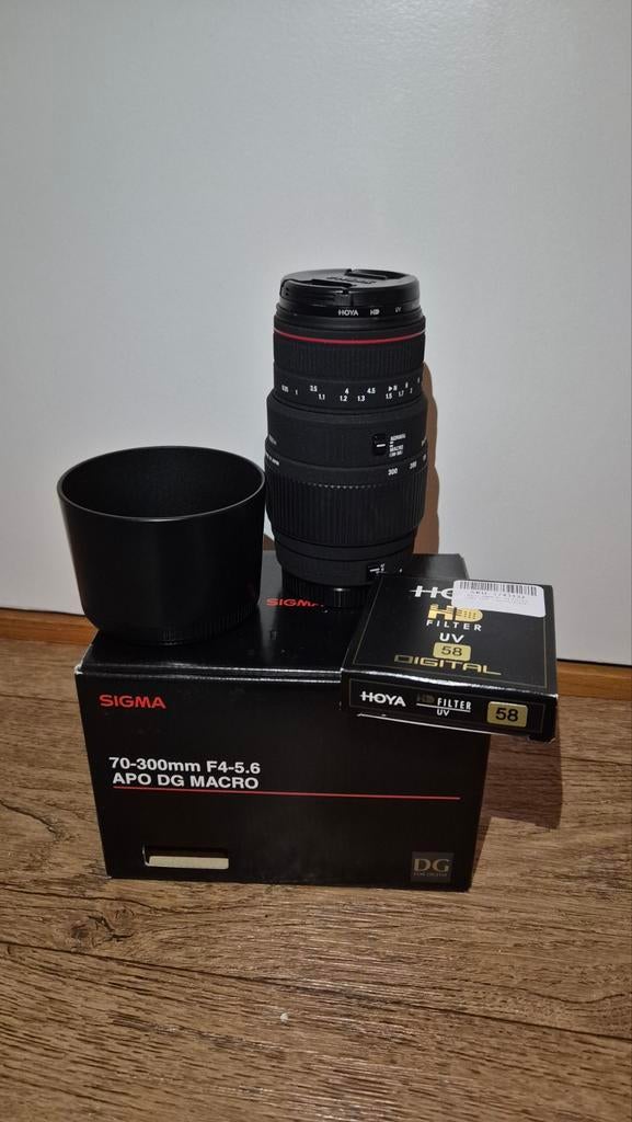 Sigma 70-300mm F4-5.6 APO DG Macro met een Hoya uv filter, Audio, Tv en Foto, Fotografie | Lenzen en Objectieven, Ophalen of Verzenden