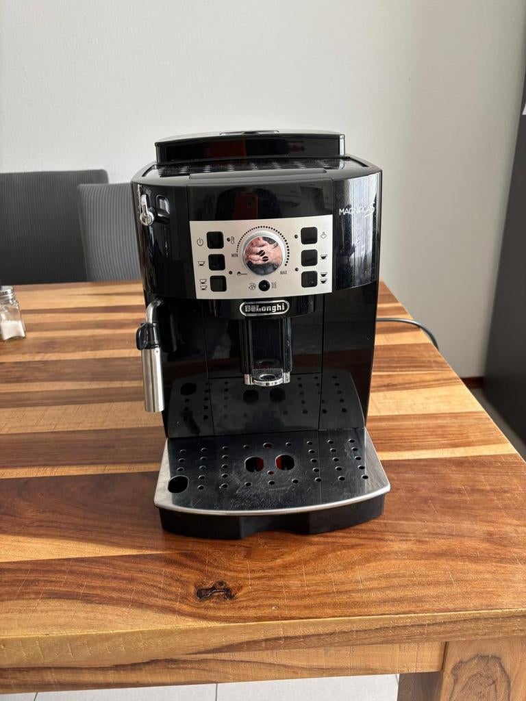De'Longhi Magnifica S  Espressomachine, Witgoed en Apparatuur, Koffiezetapparaten, Ophalen, Gebruikt, Espresso apparaat, Koffiebonen