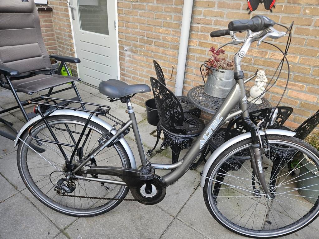 Nette fiets met 7 versnelingen, Ophalen, Zo goed als nieuw, Accu, Achterlicht