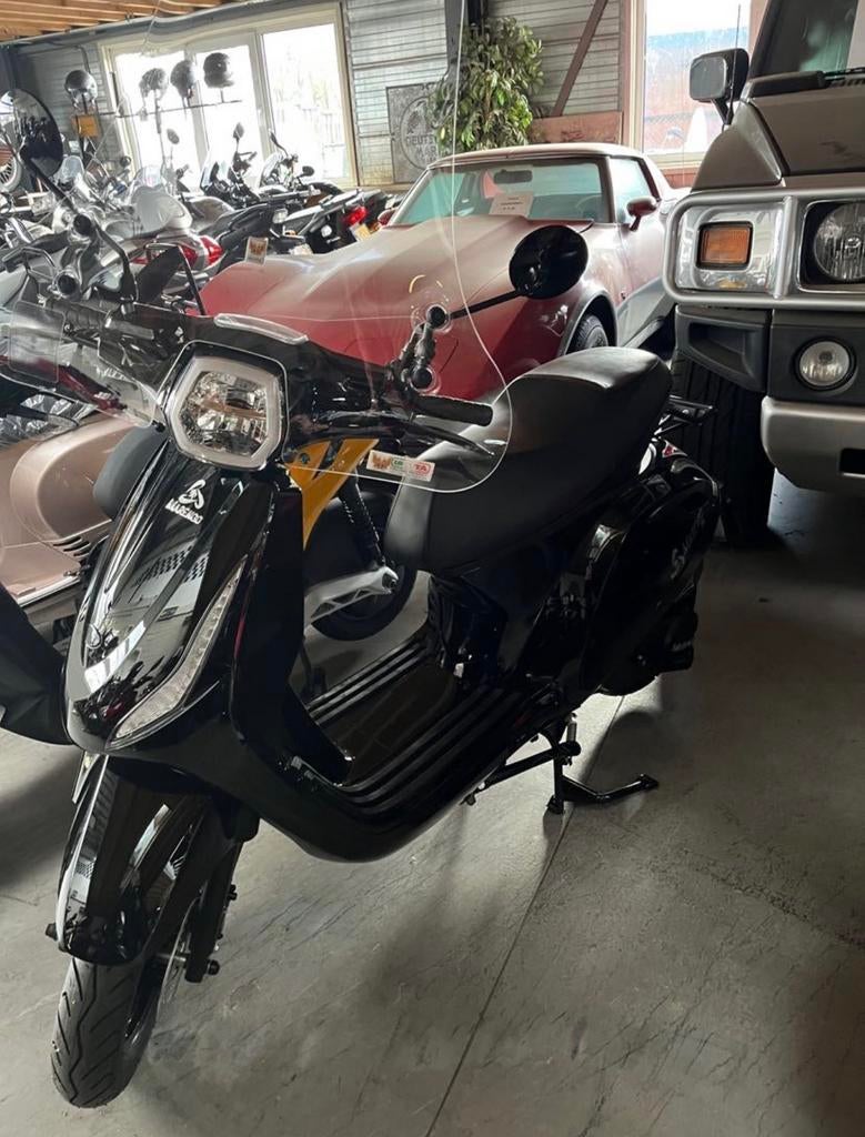 Marengo fly scooter, Fietsen en Brommers, Scooters | Piaggio, Zo goed als nieuw, Overige modellen, Benzine, Ophalen