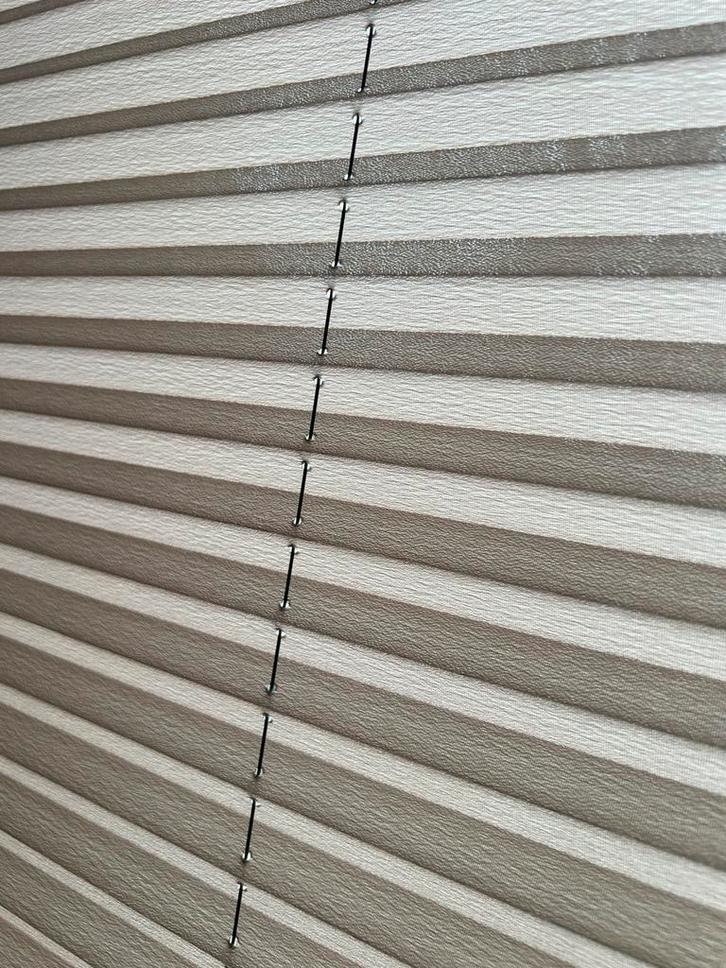 Plissé gordijnen in kleur taupe, Huis en Inrichting, Stoffering | Gordijnen en Lamellen, Zo goed als nieuw, 200 cm of meer, Ophalen