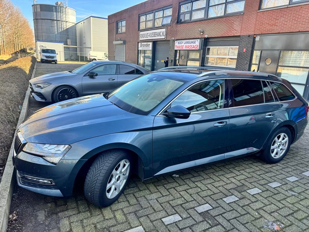 Skoda Superb 1.5 TSI Greentech ACT 150pk Dsg-7 2019 Grijs, Auto's, Skoda, 1498 cc, Zwart, 4 cilinders, 1600 kg