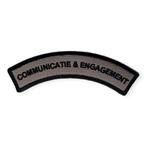 Straatnaam met Velcro COMMUNICATIE EN ENGAGEMENT, Ophalen of Verzenden, Landmacht, Nederland, Embleem of Badge