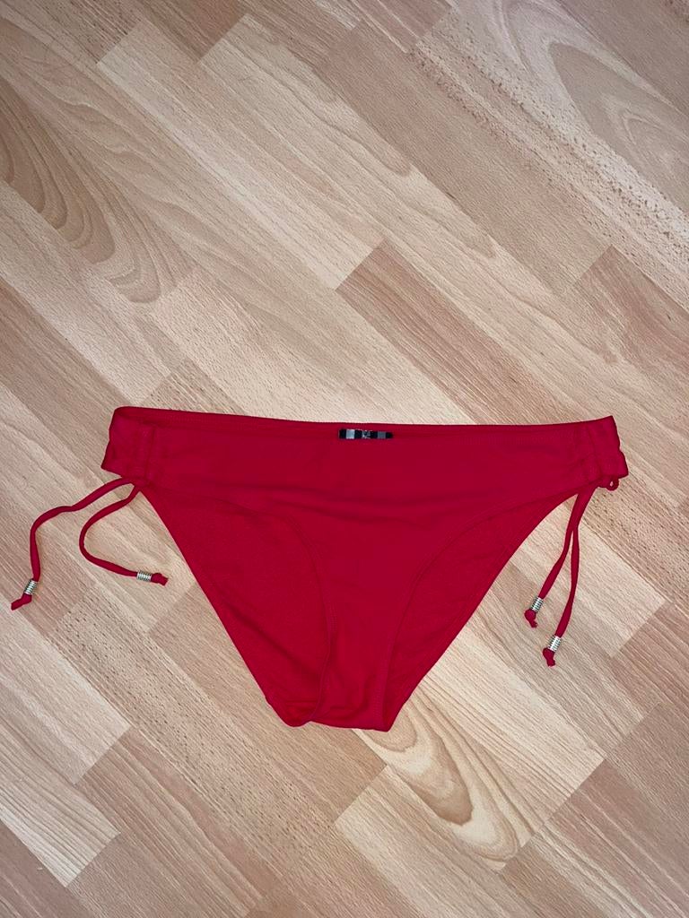 Hunkemöller rood bikini broekje nieuw met kaartje maat xl, Ophalen of Verzenden, Nieuw, Rood, Overige typen