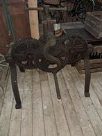 Antieke smeedijzeren wals met tandwielen, Ophalen