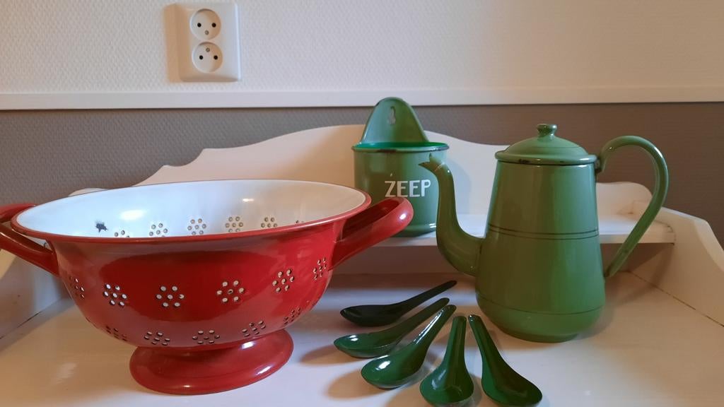 Emaille vintage vergiet zeepbakje koffie pot lepels, Antiek en Kunst, Antiek | Emaille, Ophalen of Verzenden