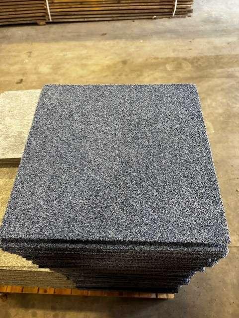 Tapijttegels 50x50cm gebruikt met blauwe gloed, Niet ingevuld, Crème, Gebruikt, Niet ingevuld