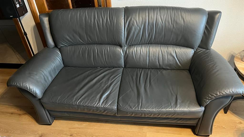 Grijs Leren bankstel 2 en 2,5 zits, Huis en Inrichting, Banken | Bankstellen, Ophalen, Gebruikt, 150 tot 200 cm, Tweepersoons