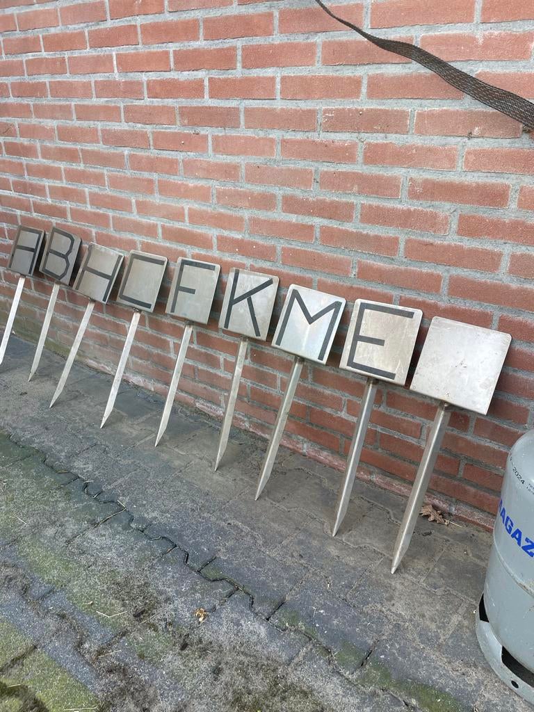 Aanwijsborden voor dressuur, Ophalen, Dressuur