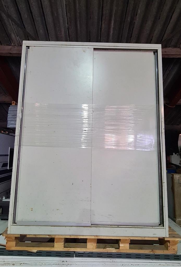 Schuifdeurkast in gebruikte staat ideaal in schuur of garage, Huis en Inrichting, Kasten | Roldeurkasten en Archiefkasten, Ophalen