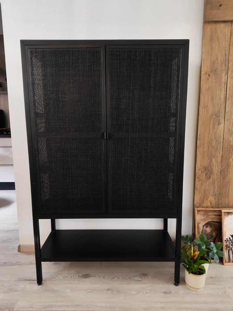 Zwarte kast met rotan deuren, Ophalen, Zo goed als nieuw