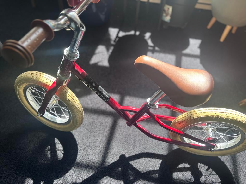 Rode Veloretti loopfiets met driewieler accessoires, Ophalen, Zo goed als nieuw