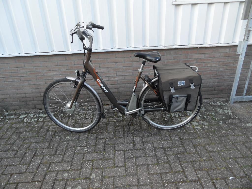 elektrische fiets giant twist handrem en 8 versnellingen, Fietsen en Brommers, Elektrische fietsen, Ophalen, Gebruikt, 50 km per accu of meer