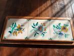 Vintage Tegeltableau met 3 antieke Makkum tegels in lijst, Ophalen of Verzenden