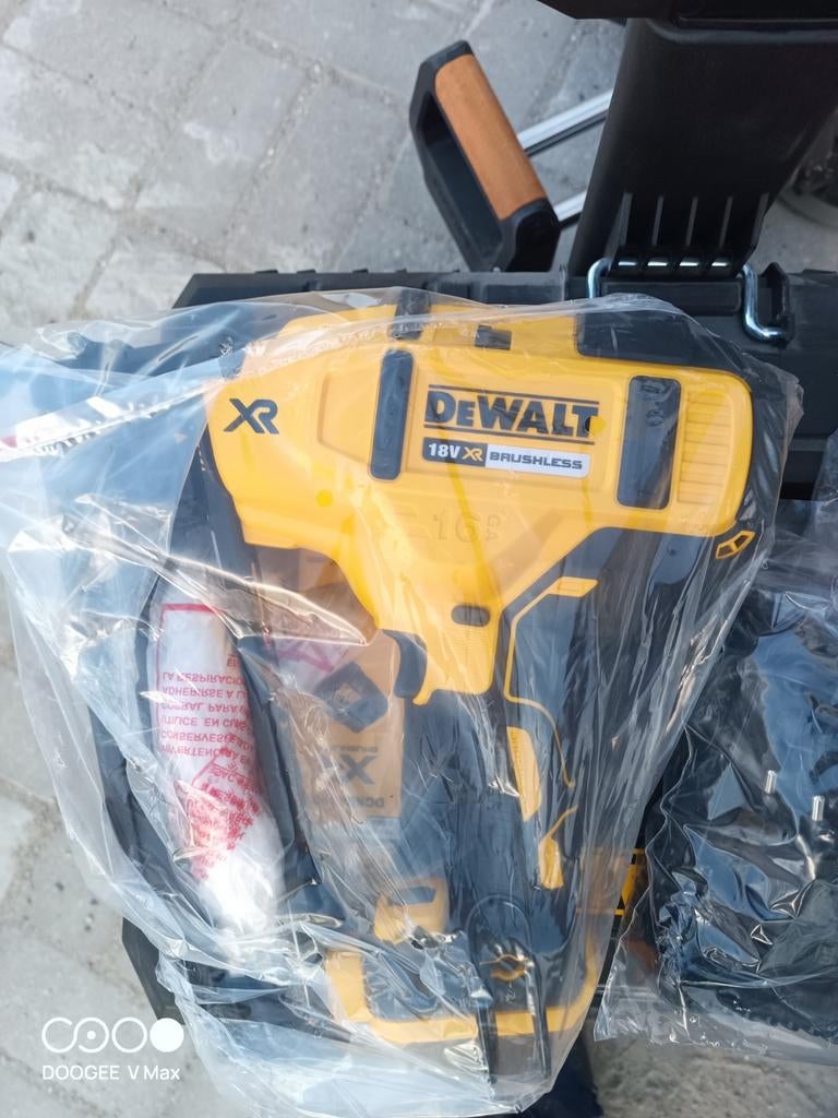 DeWalt DCN660 Tacker - Nieuw in verpakking, twee Accu en opl, Ophalen of Verzenden, Nieuw