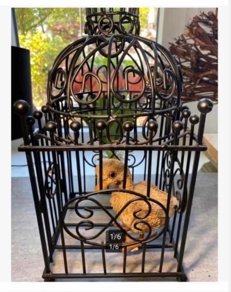 Schattig paas kuiken in metalen antieke vogelkooi 39 cm, Antiek en Kunst, Ophalen of Verzenden