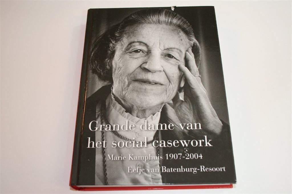 Marie Kamphuis — Grondlegger van Modern Maatschappelijk Werk, Ophalen of Verzenden, Zo goed als nieuw