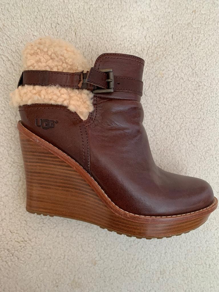 UGG sleehakken maat 39, Ophalen, Bruin, Zo goed als nieuw, Schoenen met hoge hakken