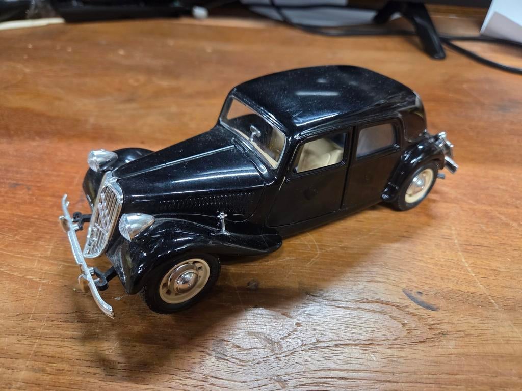 Citroën T.A. 15cv zwart bburago schaal 1:24, Hobby en Vrije tijd, Modelauto's | 1:24, Auto, ., Ophalen of Verzenden, Zo goed als nieuw
