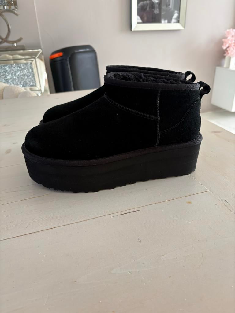 Zwarte UGG platform laarzen ZGAN maat 40, Zwart, Lage of Enkellaarzen, Ophalen of Verzenden, Zo goed als nieuw