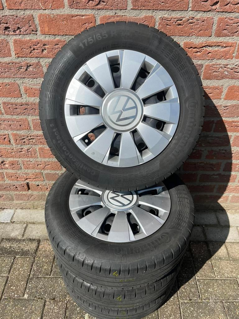 Vw up wieldoppen 14 inch met velgen, Auto diversen, Wieldoppen, Ophalen, Zo goed als nieuw