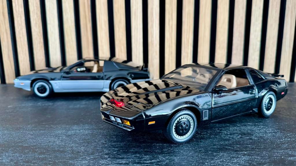 Knight Rider KITT&KARR 1/18 ERTL Joyride, Hobby en Vrije tijd, Modelauto's | 1:18, Ophalen of Verzenden, Zo goed als nieuw, Auto