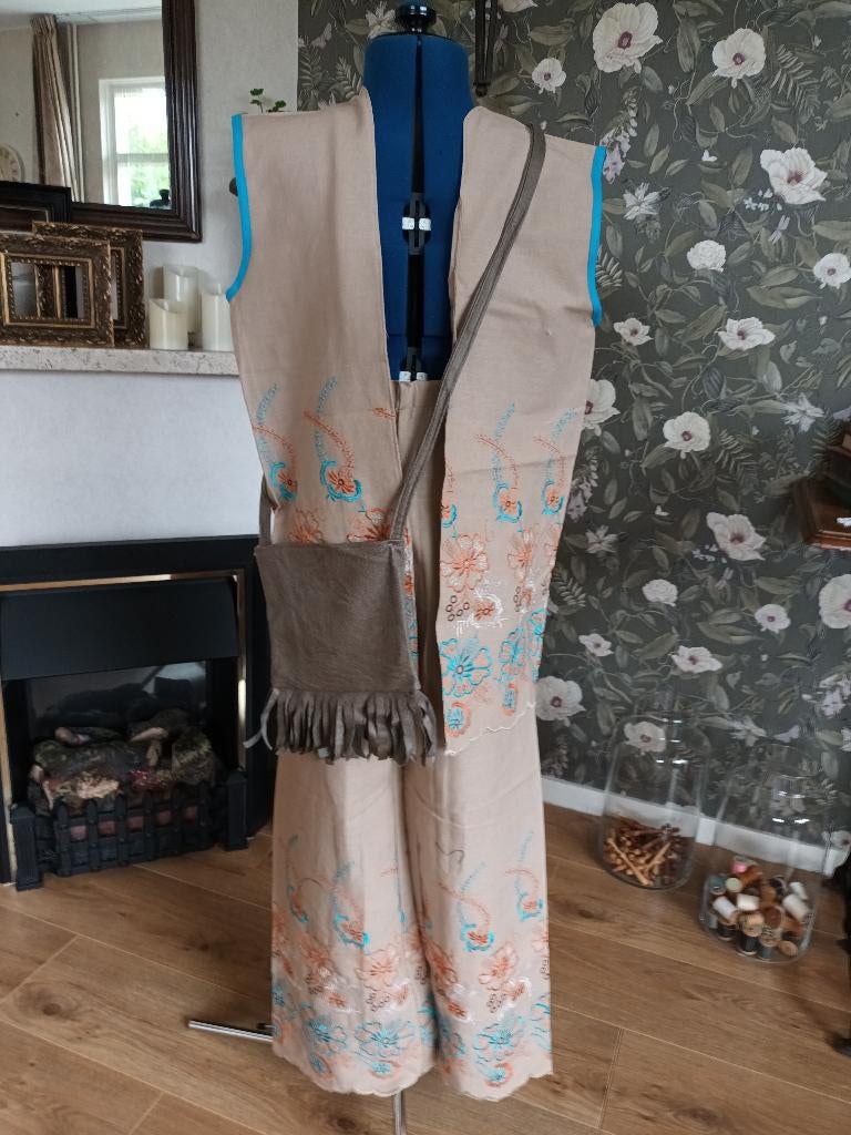 hippy kostum nieuw maat 134 verkleedkleding, Kinderen en Baby's, Ophalen of Verzenden, Nieuw, 134 t/m 140, Meisje