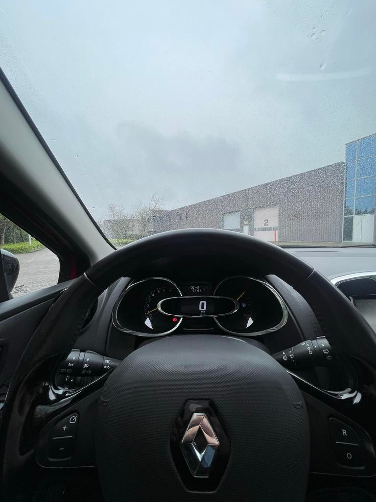 Renault Clio Energy TCe 90pk S&S Eco2 2013 Rood, Auto's, Renault, Voorwielaandrijving, 898 cc, 40 €/maand, 540 kg