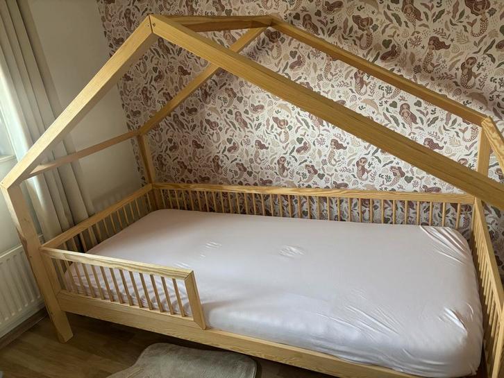 Bedhuisje 90x200 - Inclusief lattenbodem, Kinderen en Baby's, Kinderkamer | Bedden, Gebruikt, 180 cm of meer, 85 tot 100 cm, Lattenbodem