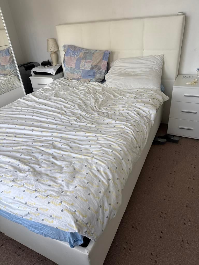 Tweepersoonsbed met hoofdbord en nachtkastjes, Huis en Inrichting, Slaapkamer | Bedden, Wit, Tweepersoons, Zo goed als nieuw, 200 cm