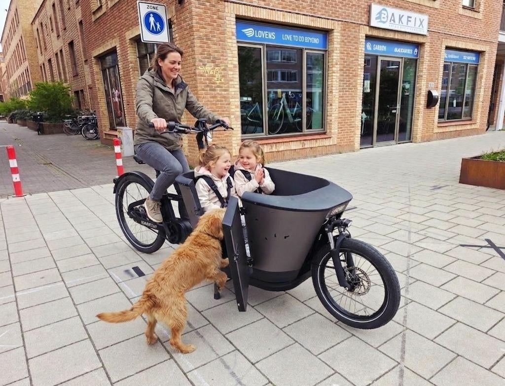 Carqon hondenbakfiets met deurtje - Ideaal voor huisdieren, Fietsen en Brommers, Fietsen | Bakfietsen, Zo goed als nieuw, Elektrisch