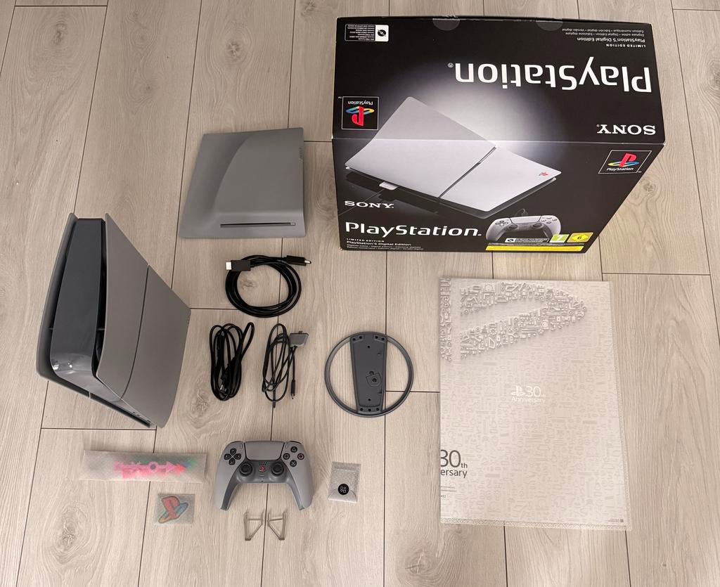 PS5 Slim Digital 30th Anniversary Edition 1TB compleet, Spelcomputers en Games, Spelcomputers | Sony PlayStation 5, Ophalen, Zo goed als nieuw