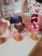 Drie spelden kussens op houten voet, Antiek en Kunst, Ophalen of Verzenden