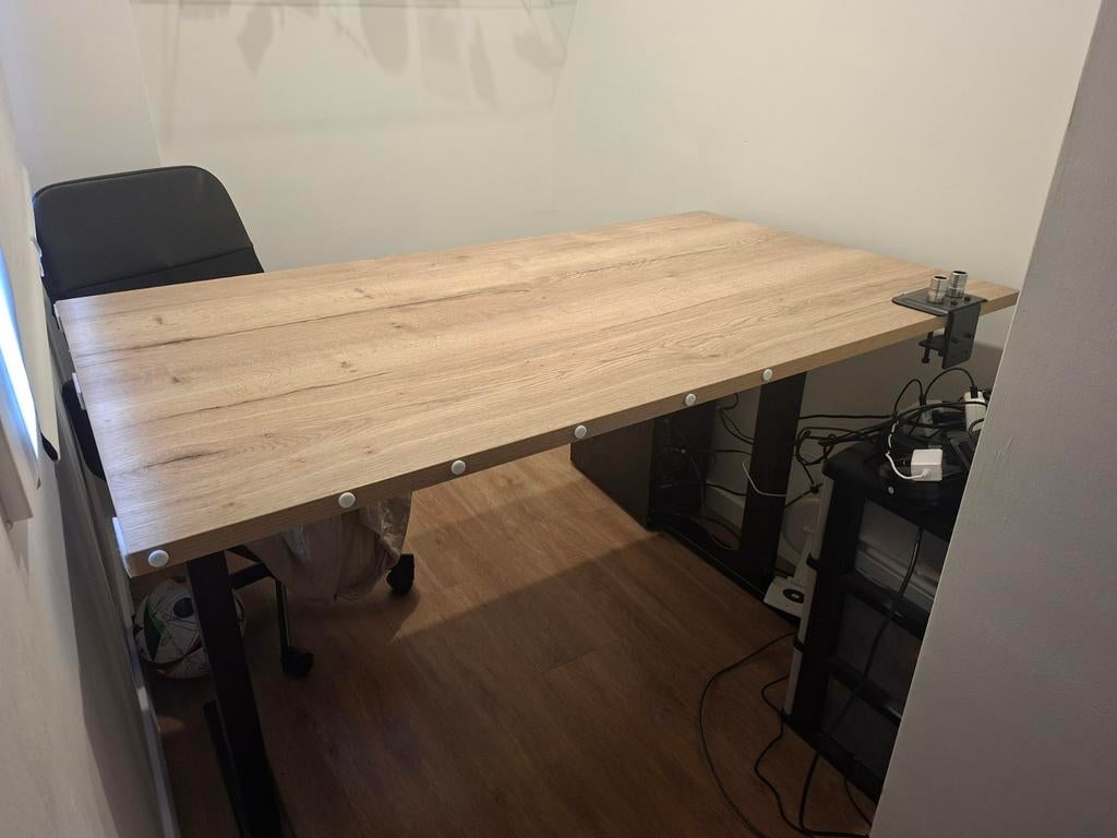 Standing desk, Huis en Inrichting, Bureaus, Ophalen, Zo goed als nieuw