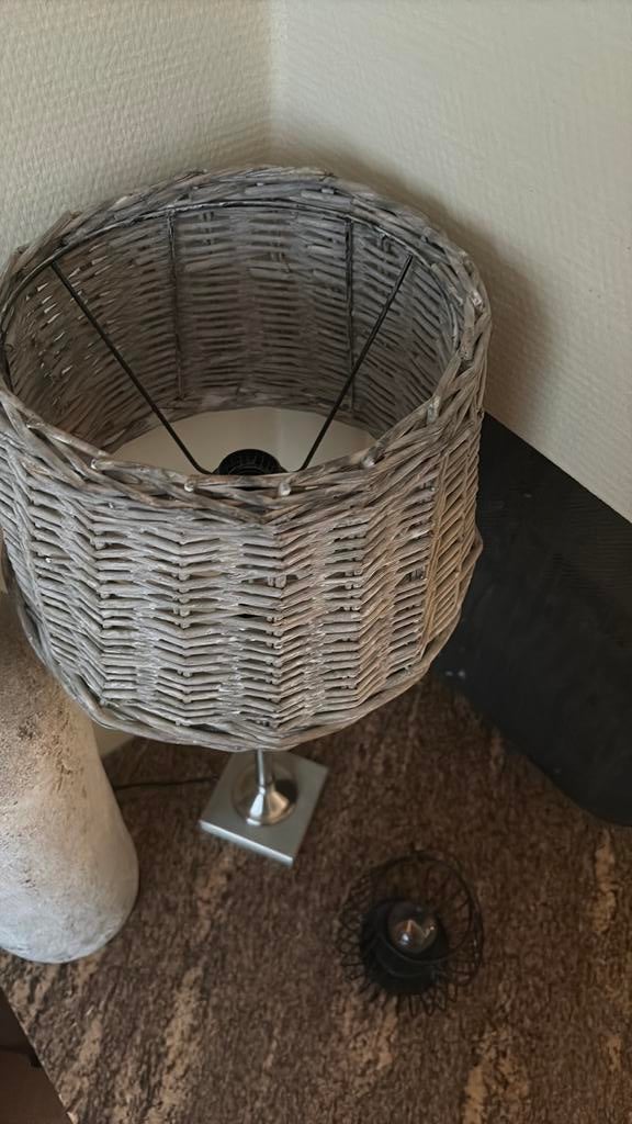 Lamp met rieten kap, Ophalen of Verzenden, Zo goed als nieuw, Rond