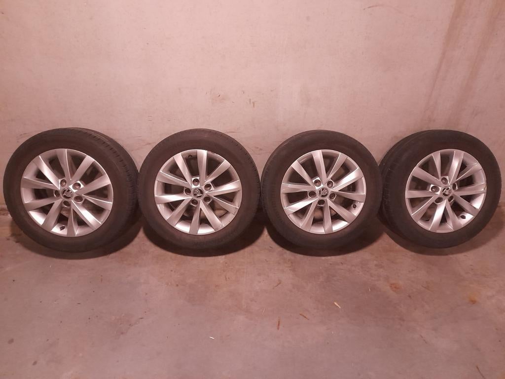 4 Skoda octavia lichtmetalen velgen met band, Auto-onderdelen, Banden en Velgen, Ophalen, Gebruikt, 16 inch, Banden en Velgen