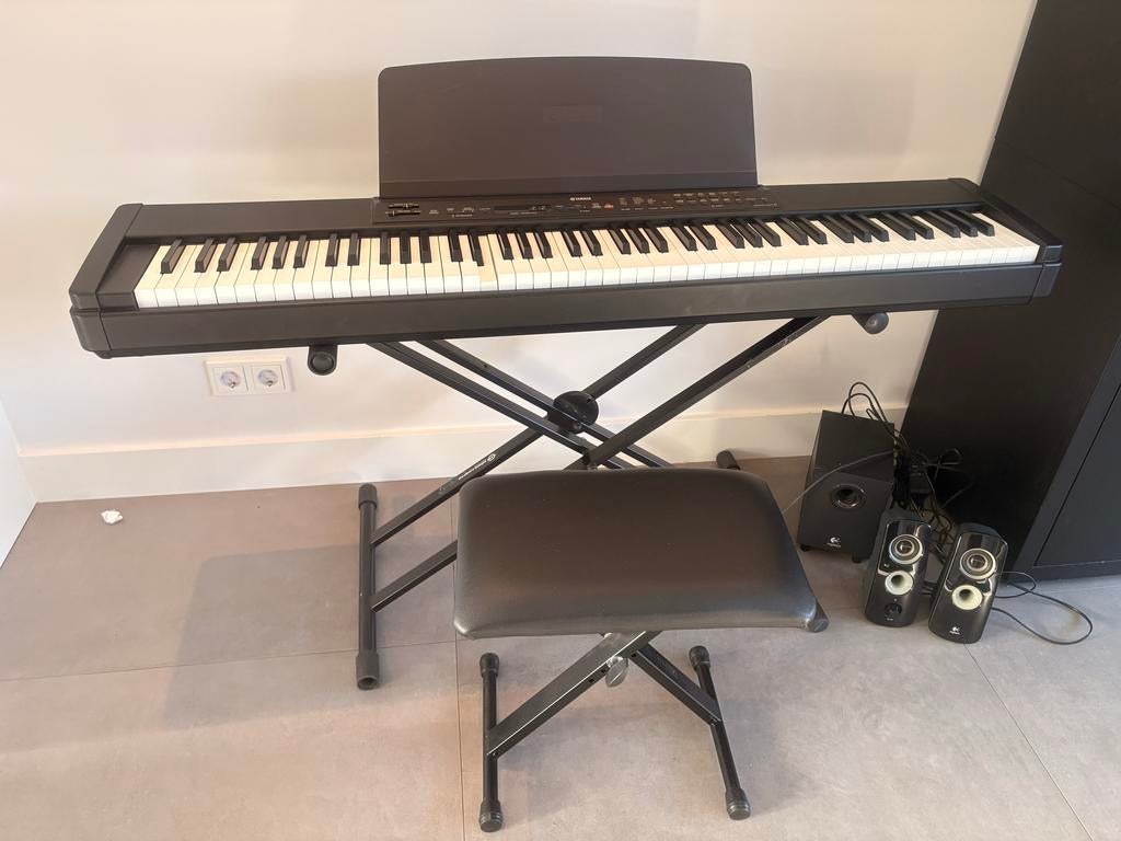 Yamaha P80 Digitale Piano met Kruk, Standaard, Pedaal, Boxen, Muziek en Instrumenten, Keyboards, Ophalen, Gebruikt, 88 toetsen