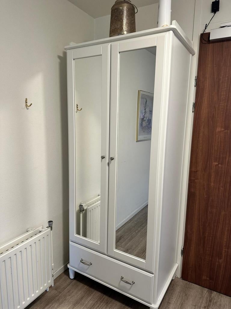 IKEA Tyssedal Kledingkast met spiegeldeuren, Ophalen, Modern, Scandinavisch, 50 tot 100 cm, Zo goed als nieuw