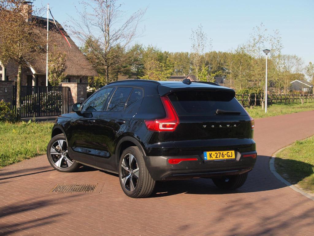Volvo XC40 Recharge P8 AWD R-Design | SOH 95% | Apple Carpla, Auto's, Volvo, Automaat, Gebruikt, Zwart, Origineel Nederlands